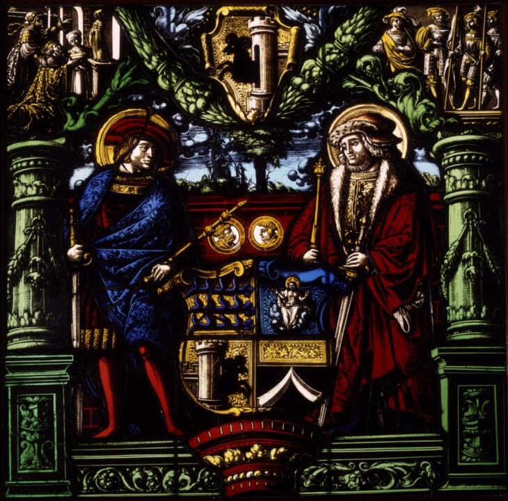 Eine Glasmalerei, auf der die Wappenscheibe des Kloster Allerheiligen mit den Heiligen Constans und Alexander zu sehen ist. Gefertigt wurde diese von Lienhard Brun im 16. Jahrhundert.