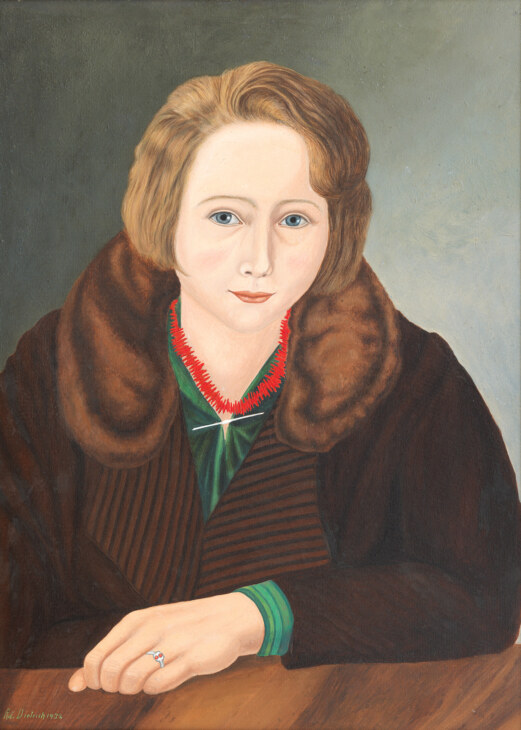 Portrait eines Mädchens mit Pelzmantel und roter Korallenkette. Das Mädchen hat mittellange brünette Haaren, gemalt von Adolf Dietrich.