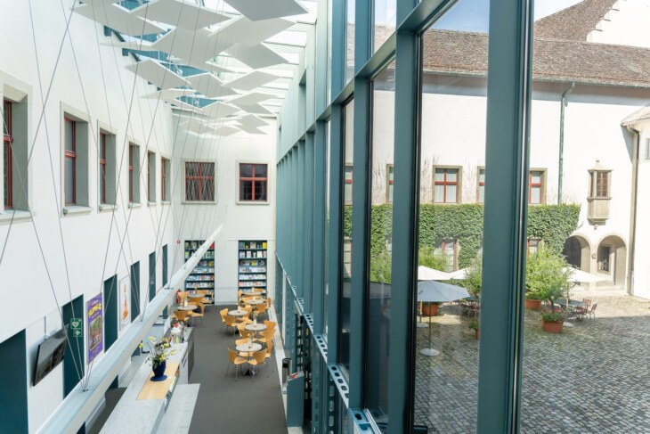 Blick in das Glas-Foyer des Museum zu Allerheiligen Schaffhausen